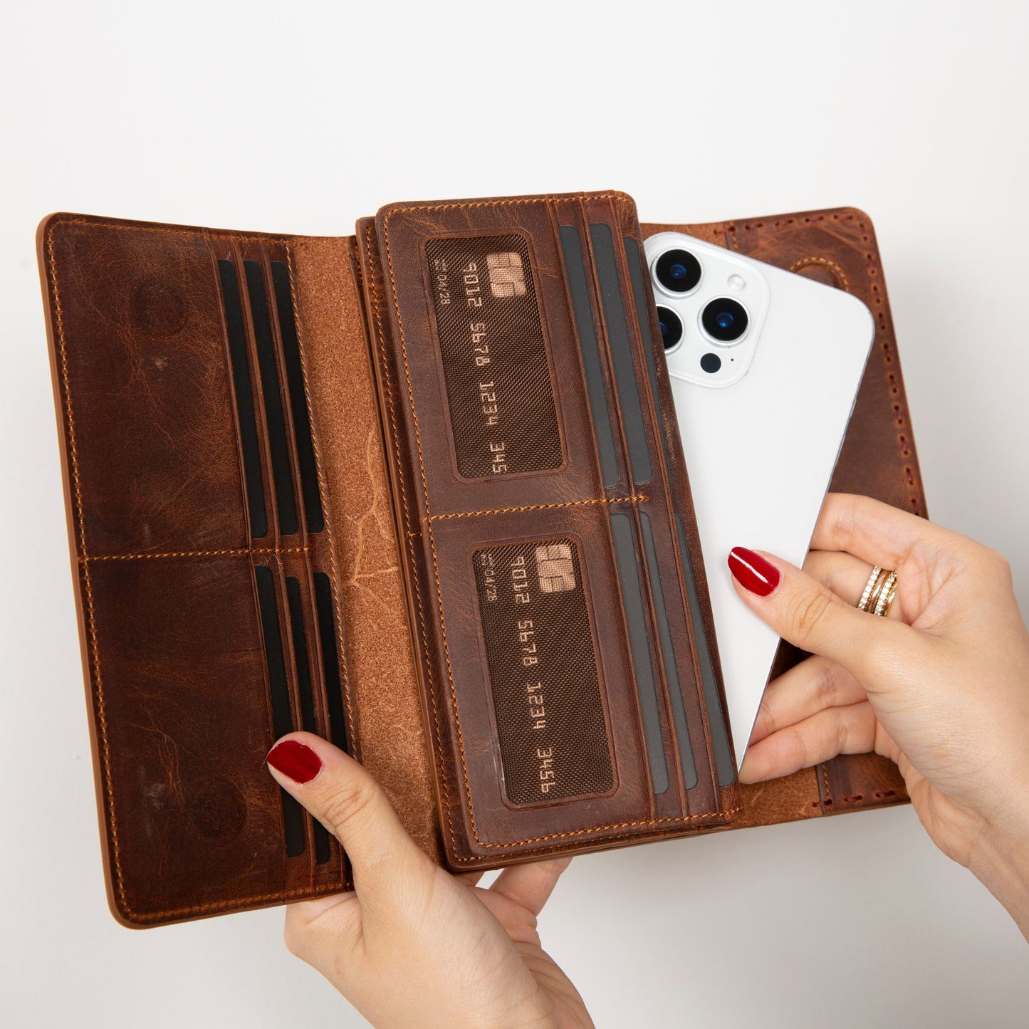 Nome Leather Wallet – 16 Card Slots & Phone Holder
